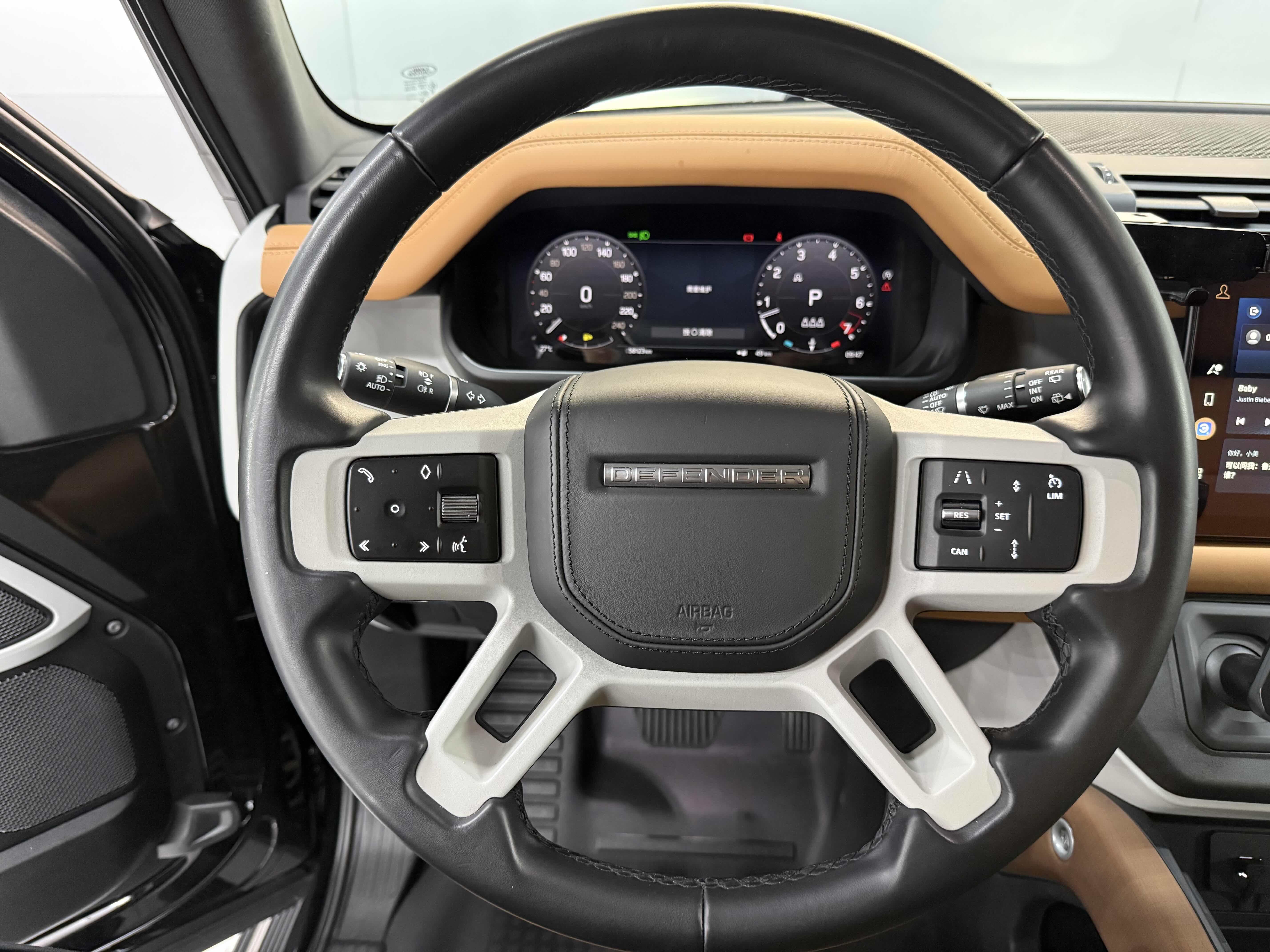 Land Rover Defender 2023 thumb 11