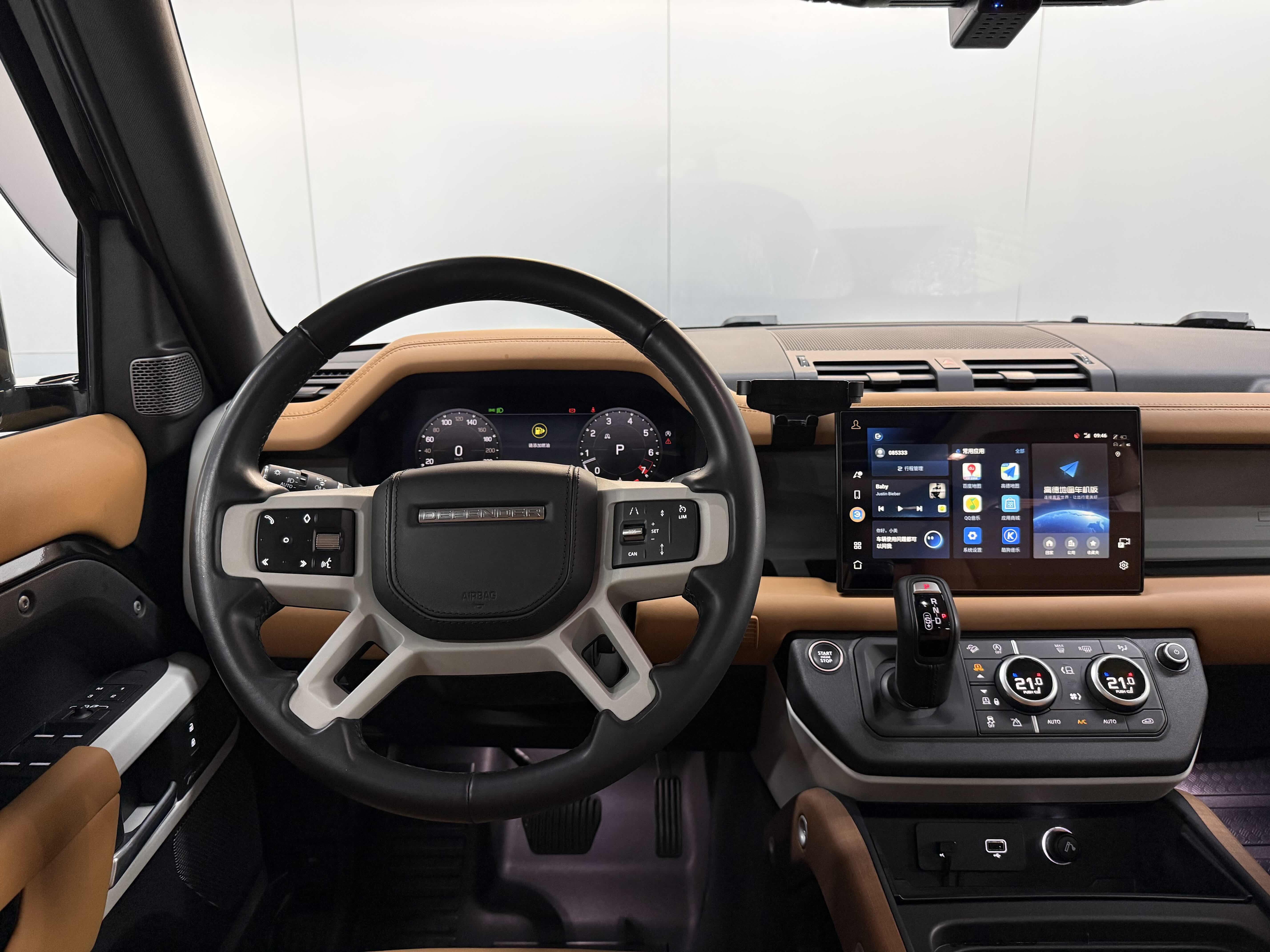 Land Rover Defender 2023 thumb 12