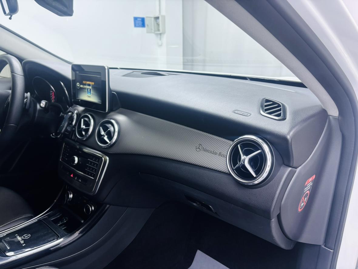Mercedes-Benz GLA 2016 thumb 7