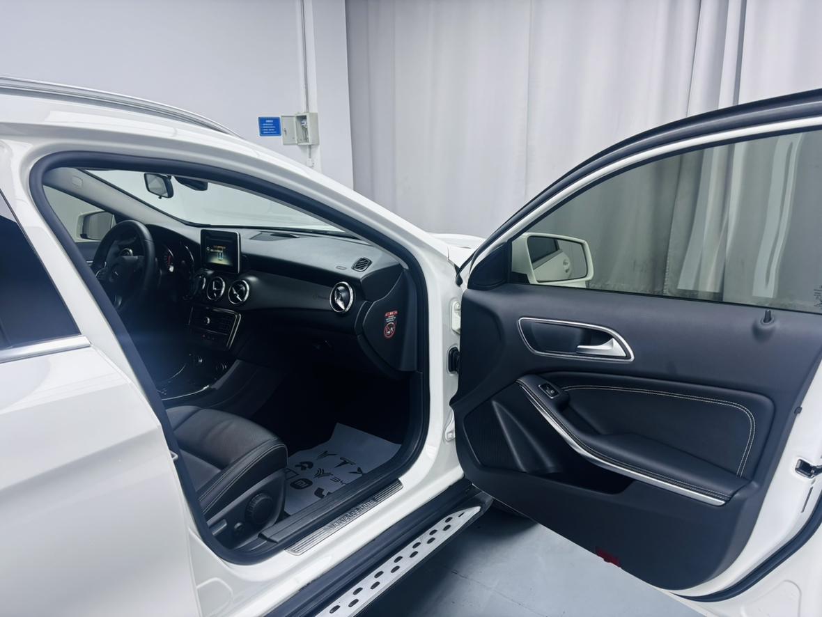 Mercedes-Benz GLA 2016 thumb 8