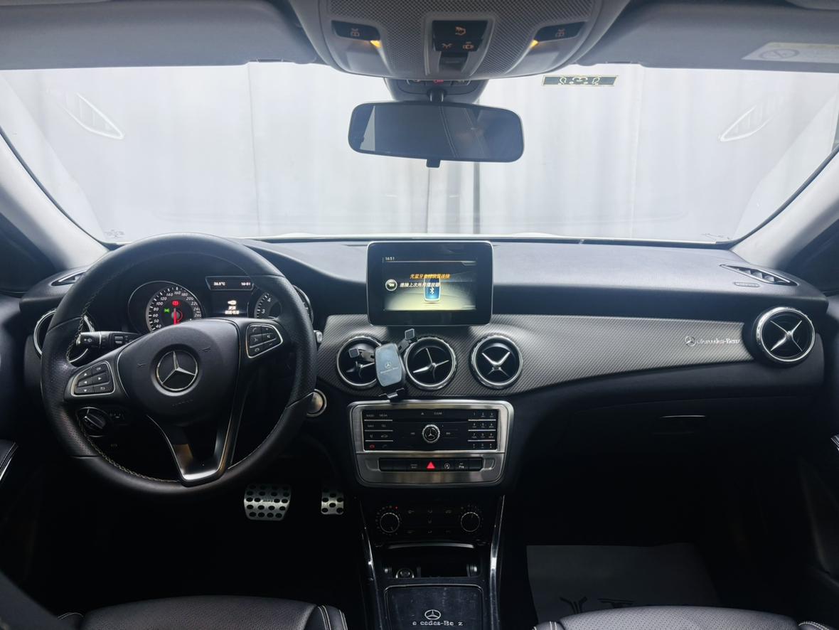 Mercedes-Benz GLA 2016 thumb 9
