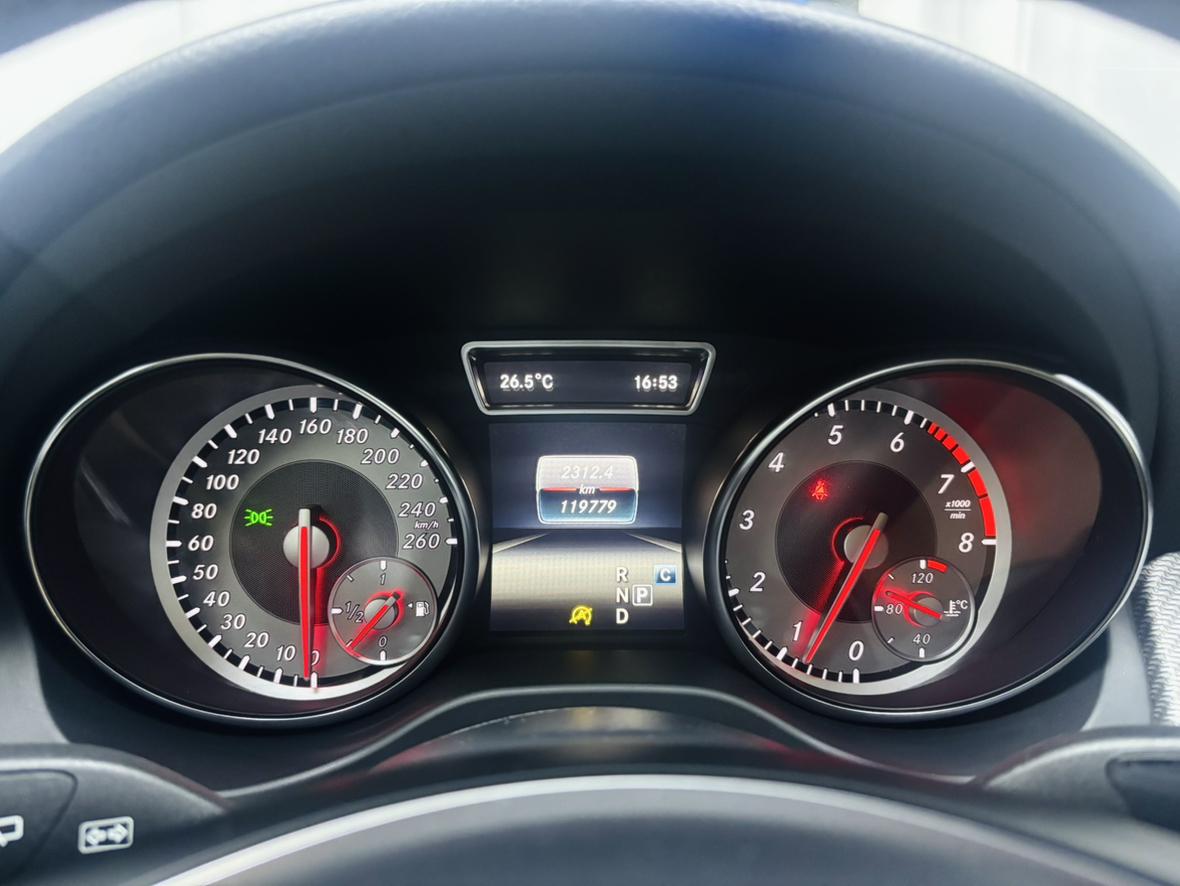 Mercedes-Benz GLA 2016 thumb 10