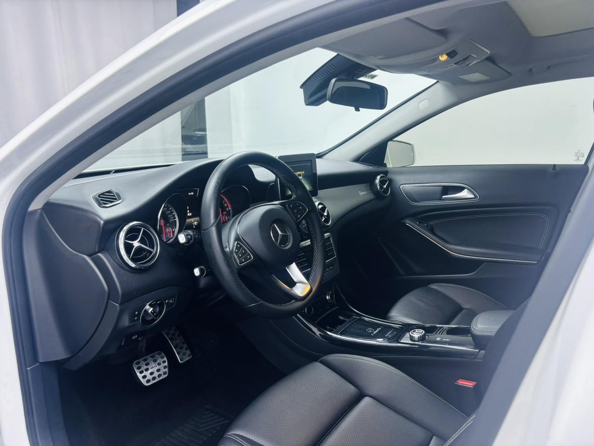 Mercedes-Benz GLA 2016 thumb 11