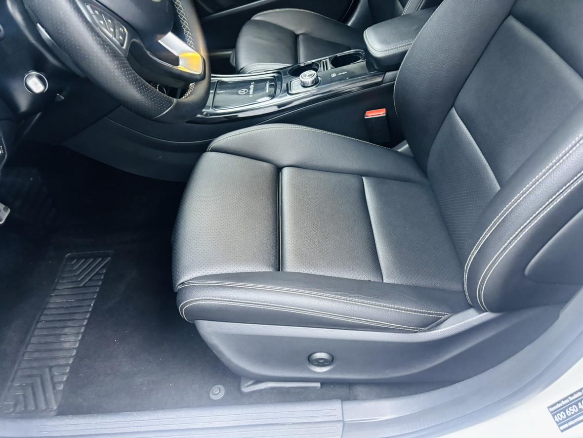 Mercedes-Benz GLA 2016 thumb 12