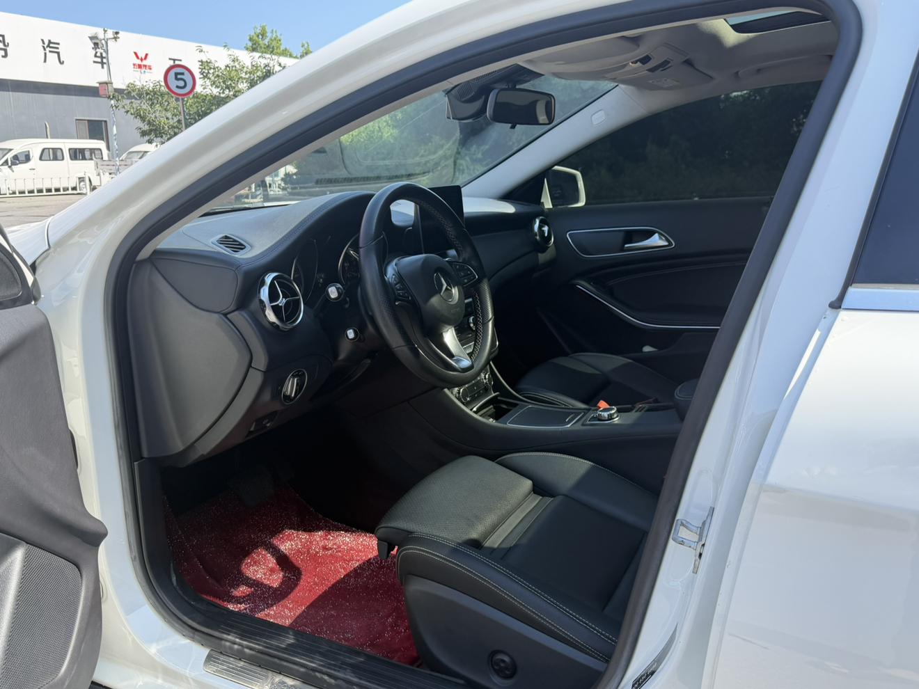 Mercedes-Benz GLA 2017 thumb 6