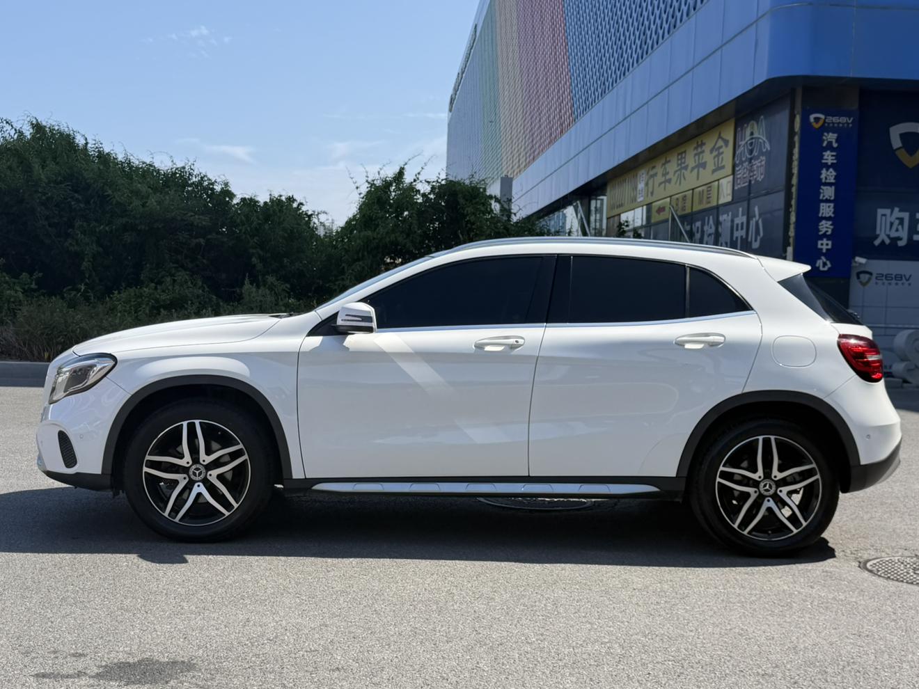 Mercedes-Benz GLA 2017 thumb 10
