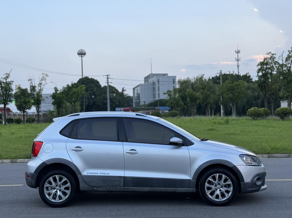 Volkswagen Polo 2014 thumb 5