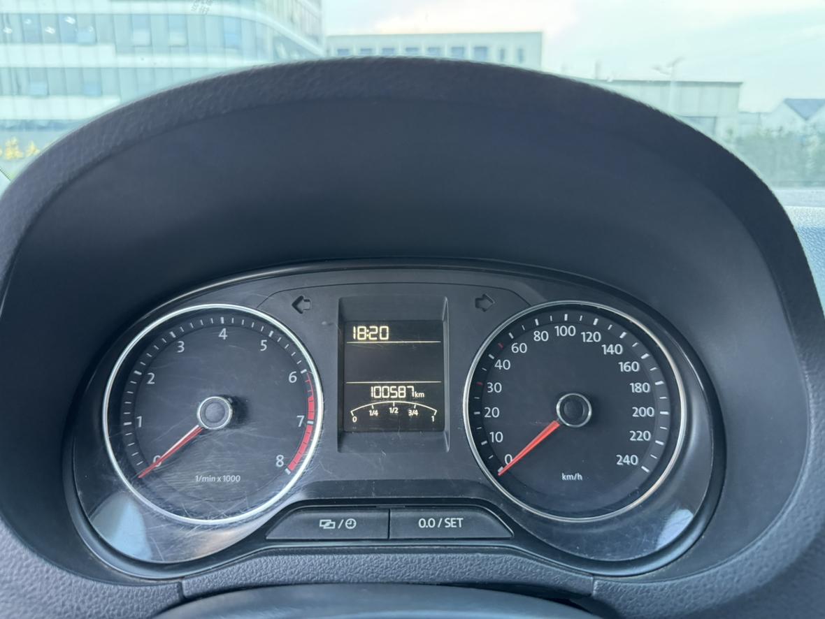 Volkswagen Polo 2014 thumb 8