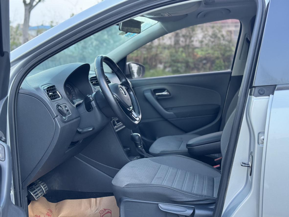 Volkswagen Polo 2014 thumb 9