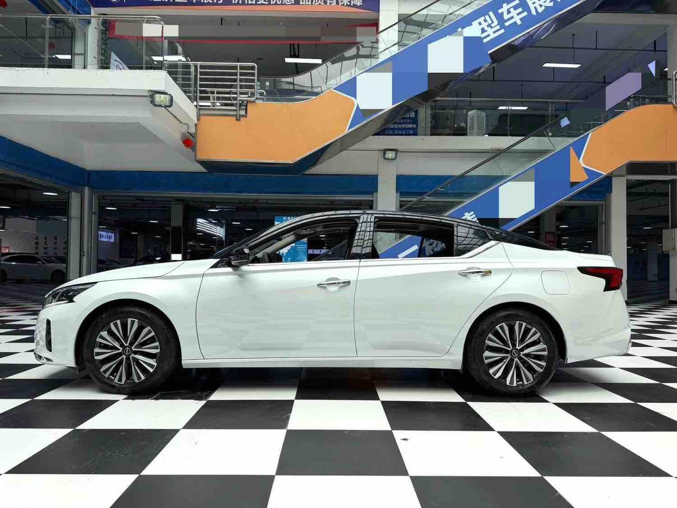 Nissan Altima 2022 thumb 2