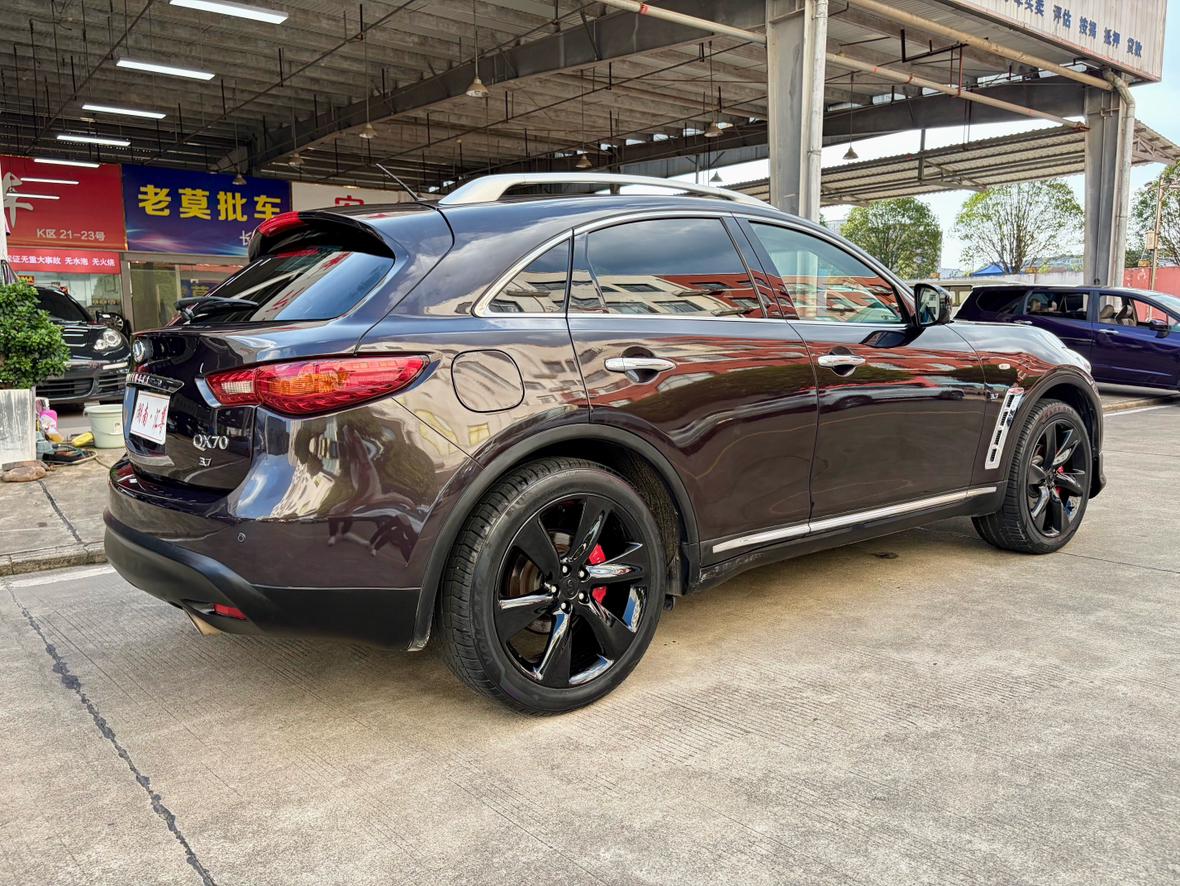 Infiniti QX70 2013 thumb 4