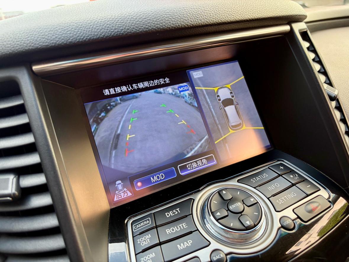 Infiniti QX70 2013 thumb 8