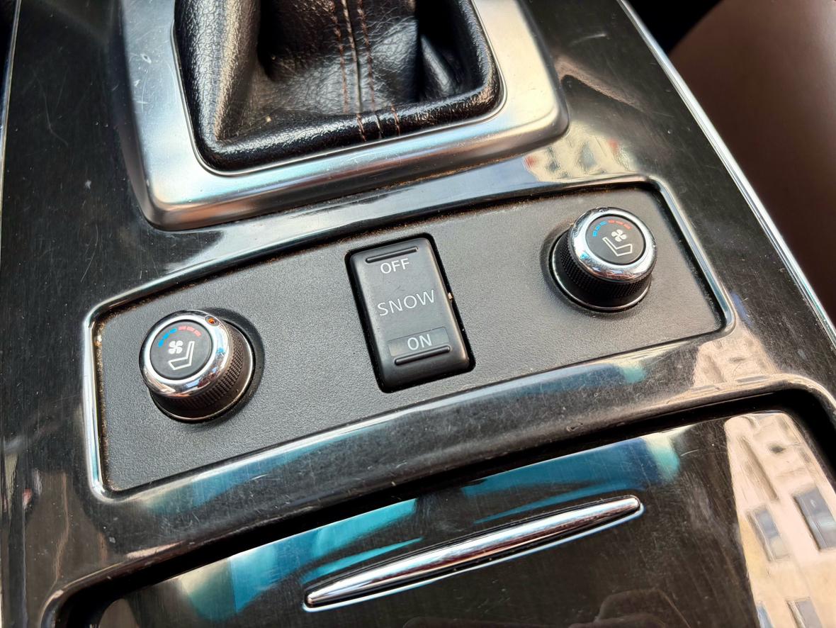 Infiniti QX70 2013 thumb 9