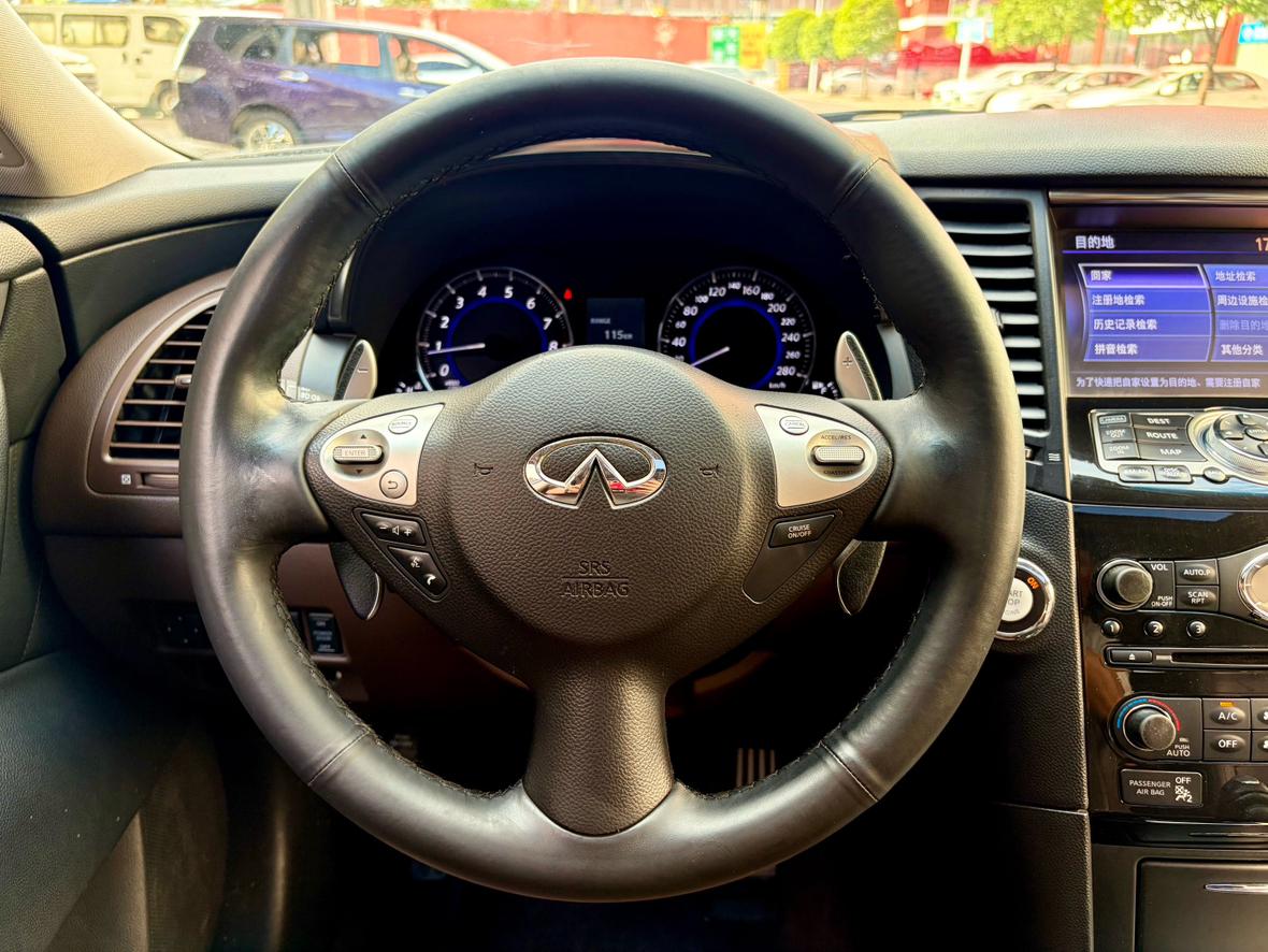 Infiniti QX70 2013 thumb 11