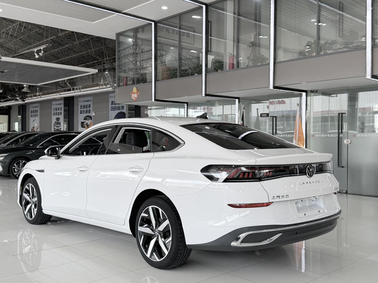 Volkswagen Lamando 2023 thumb 2