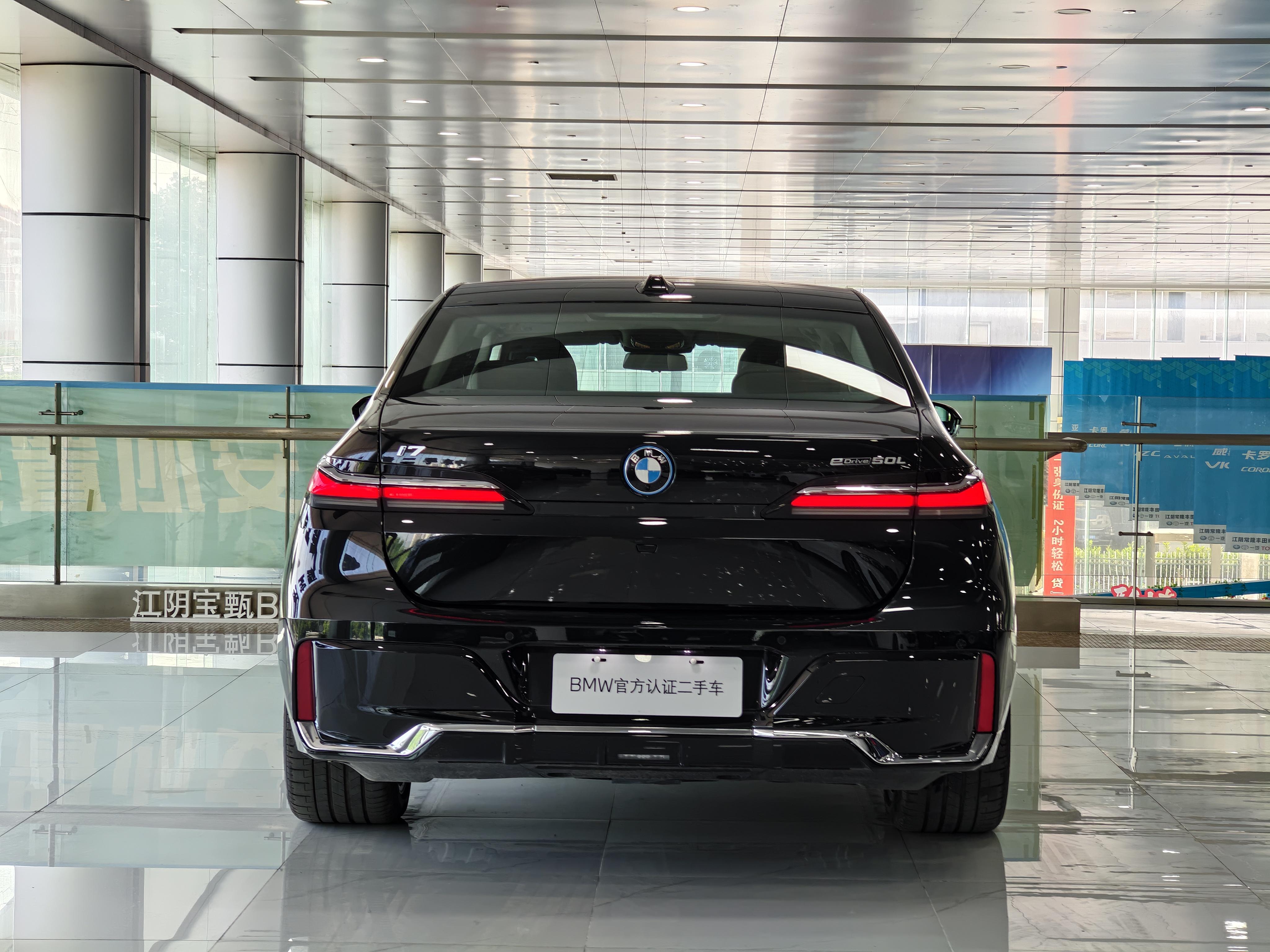 BMW i7 2023 thumb 2