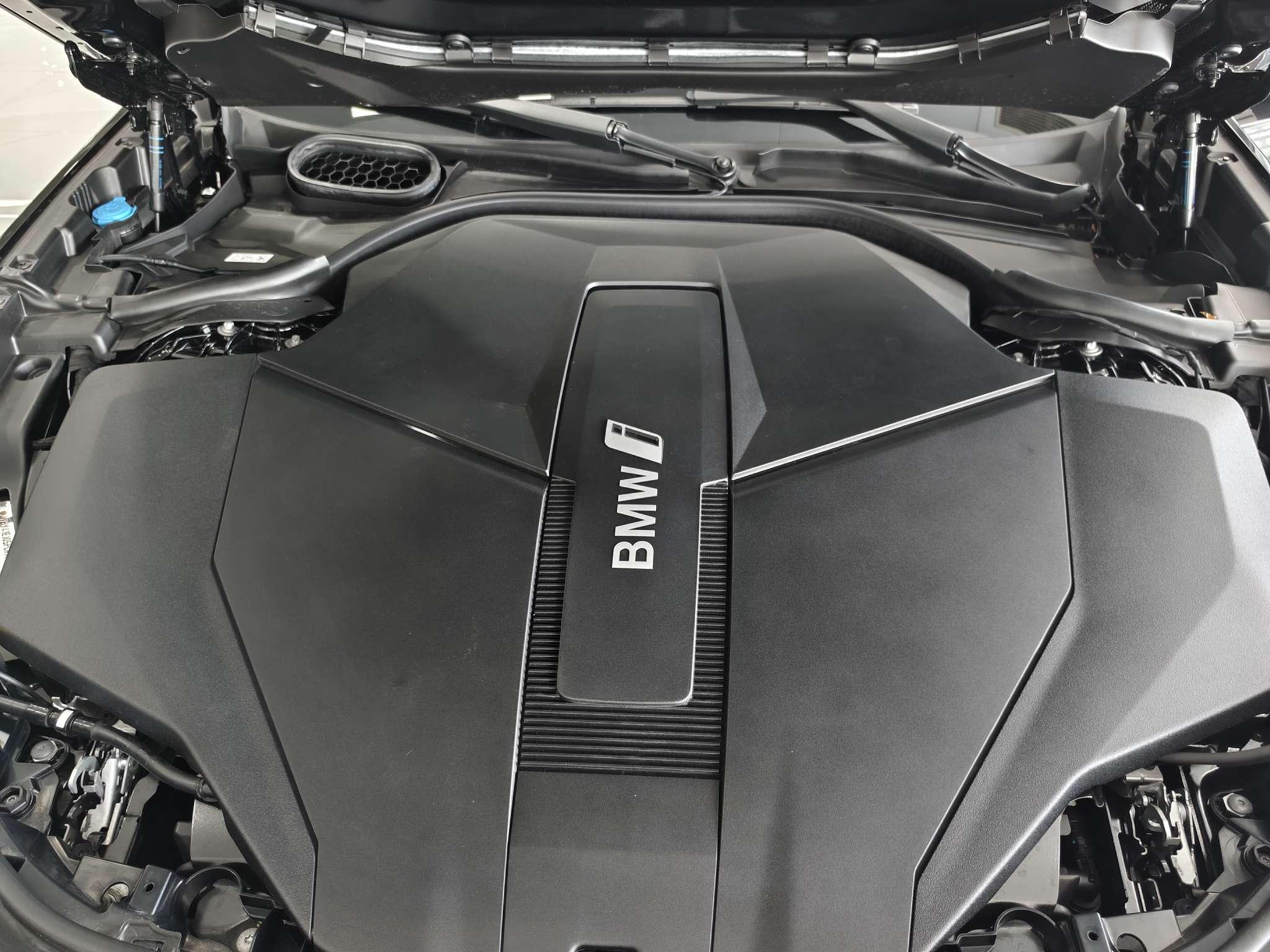 BMW i7 2023 thumb 4