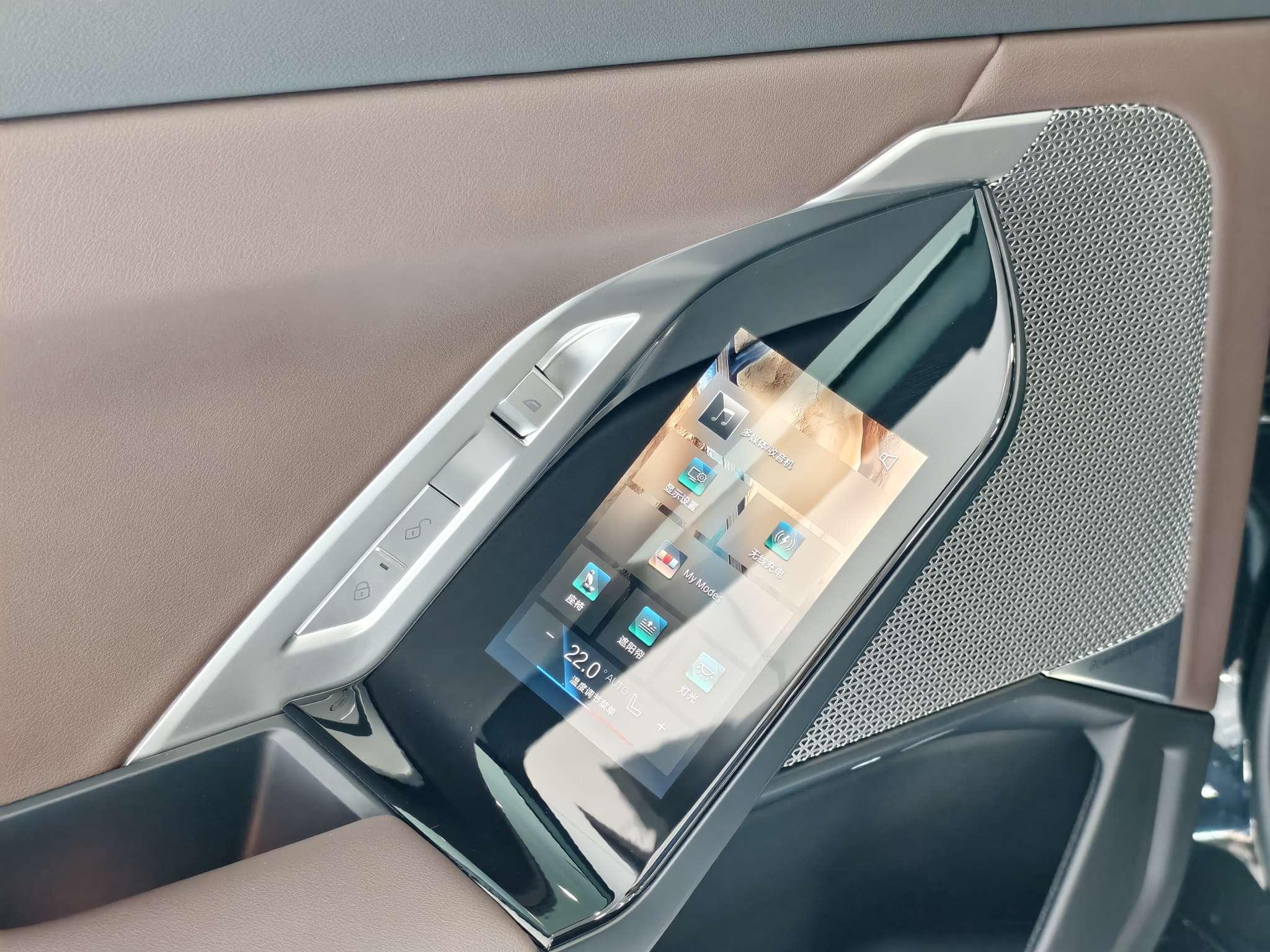 BMW i7 2023 thumb 5