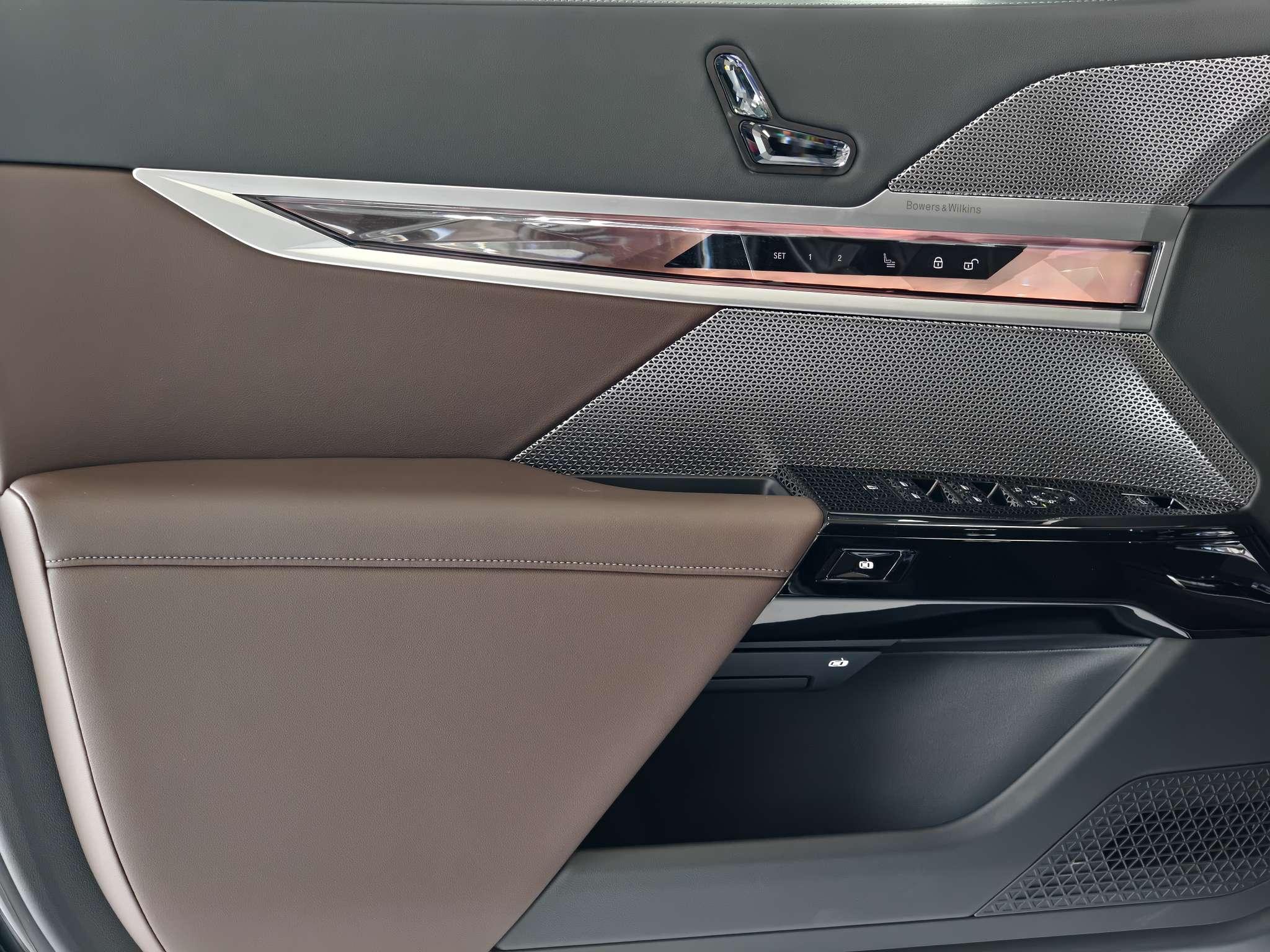 BMW i7 2023 thumb 8