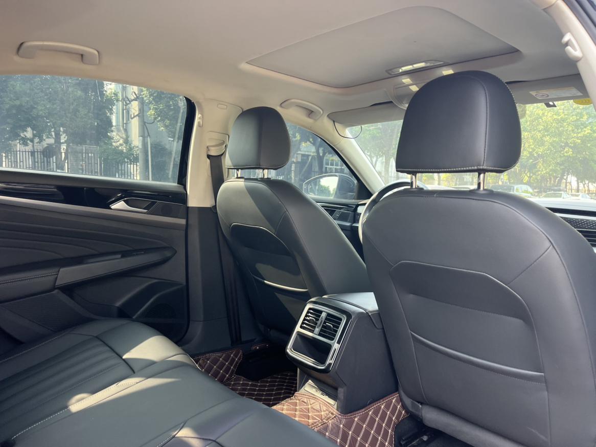 Volkswagen Passat (North America and China) 2022 thumb 10