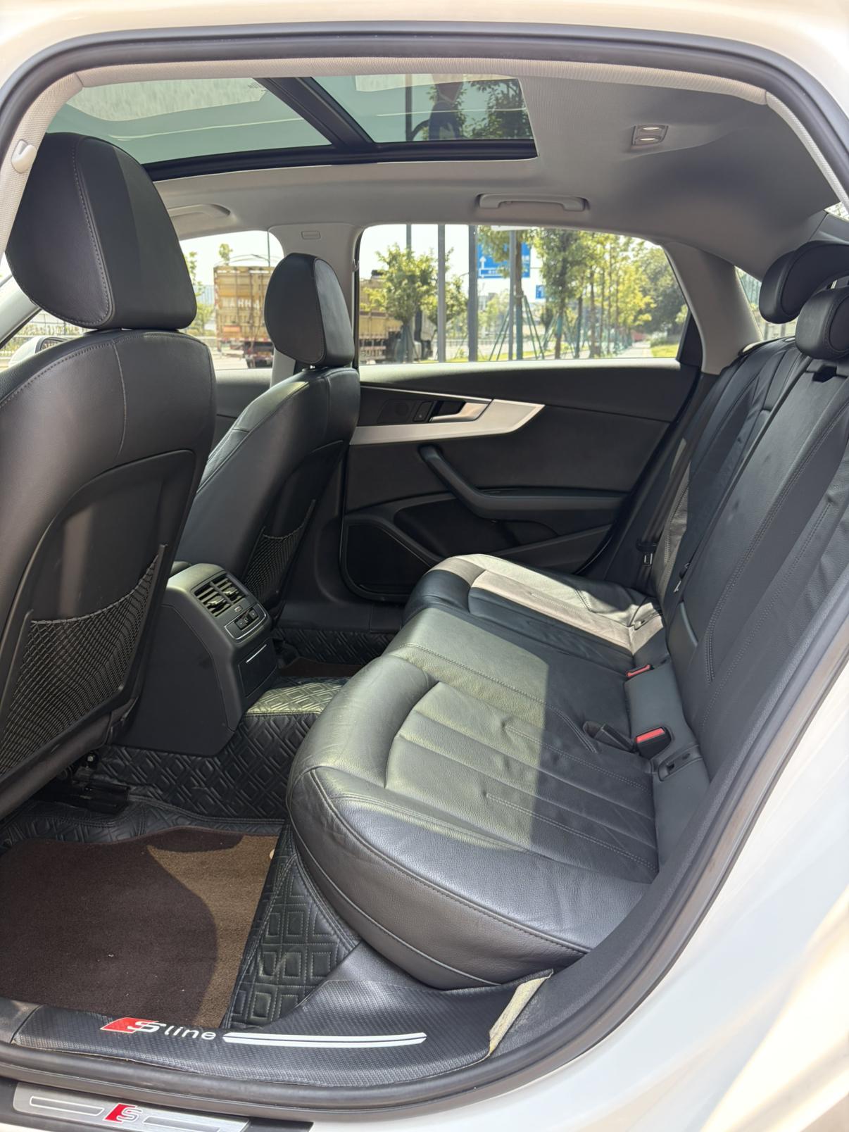 Audi A4 2019 thumb 2