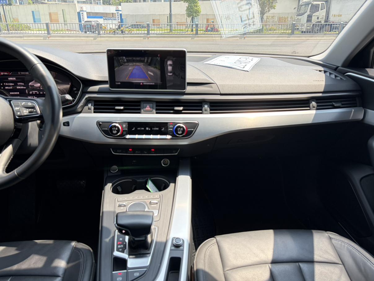 Audi A4 2019 thumb 3