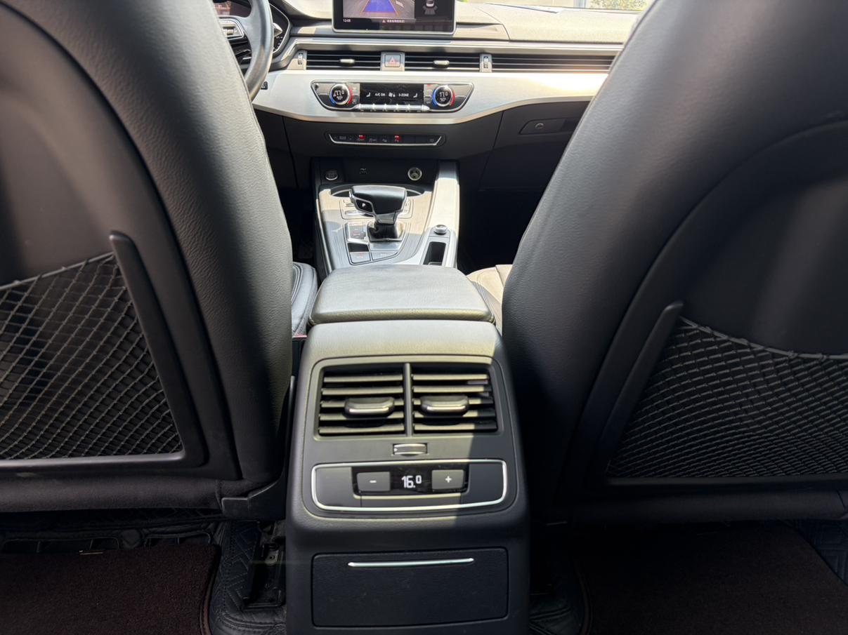 Audi A4 2019 thumb 4