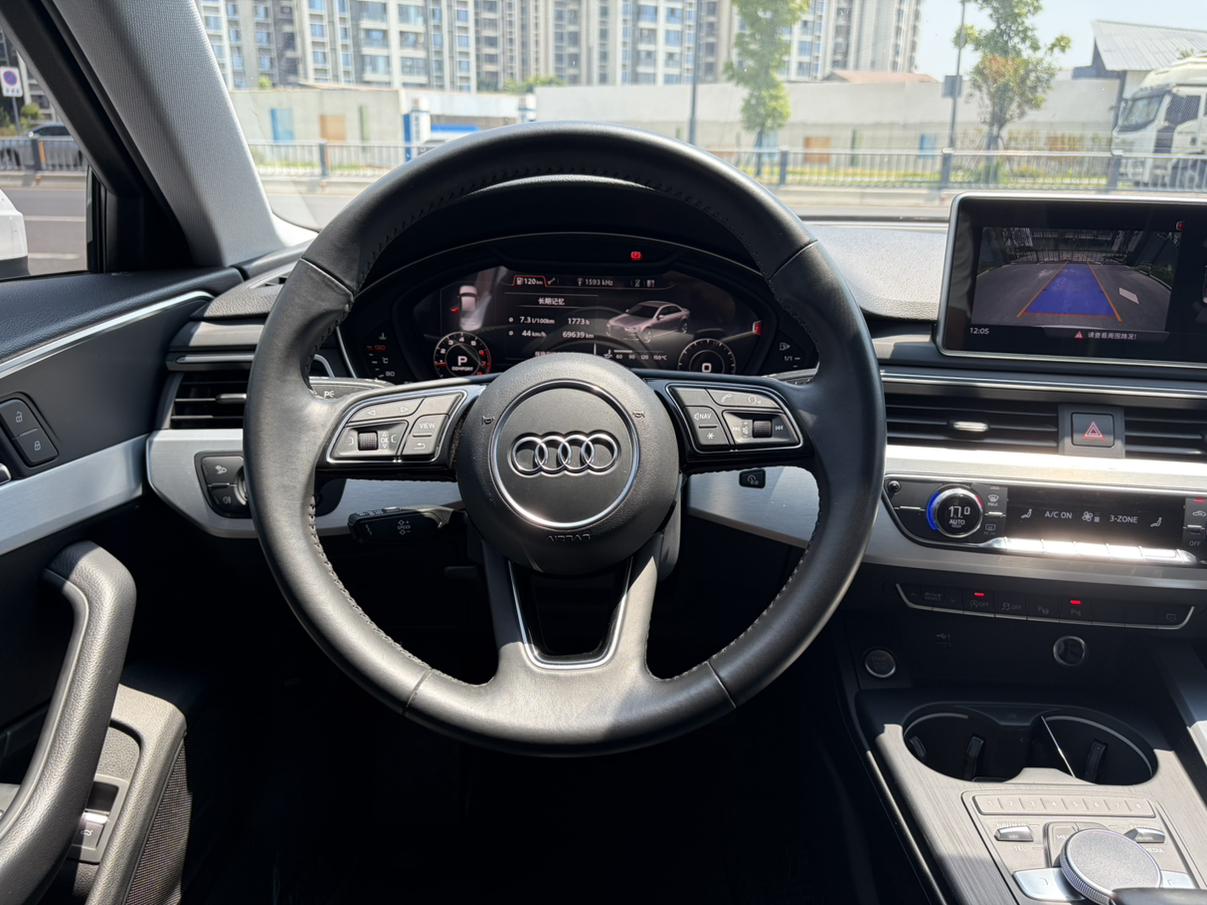 Audi A4 2019 thumb 6