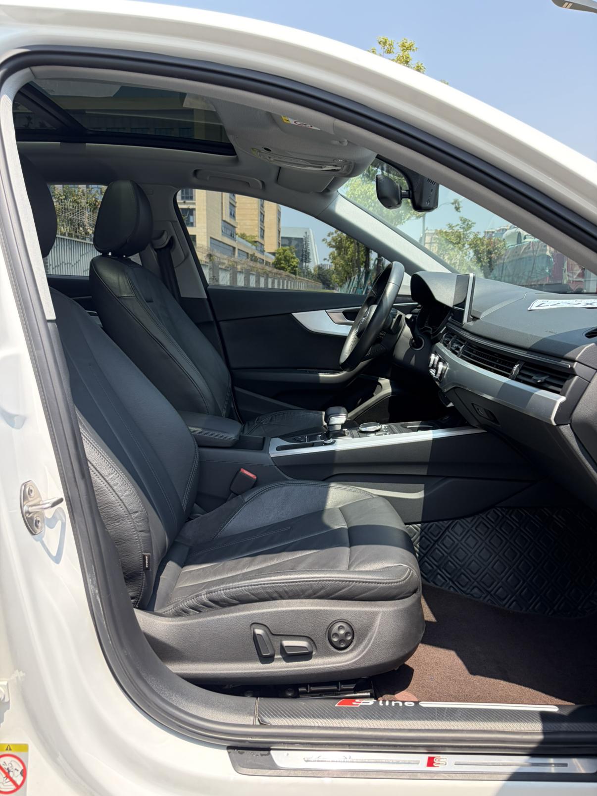 Audi A4 2019 thumb 9