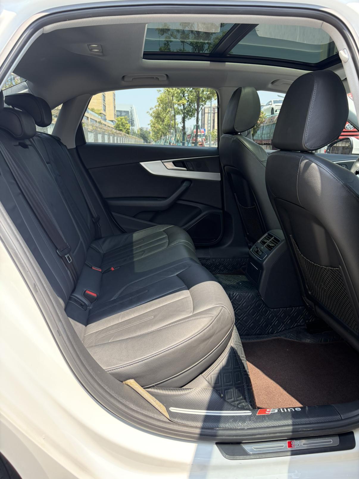 Audi A4 2019 thumb 12