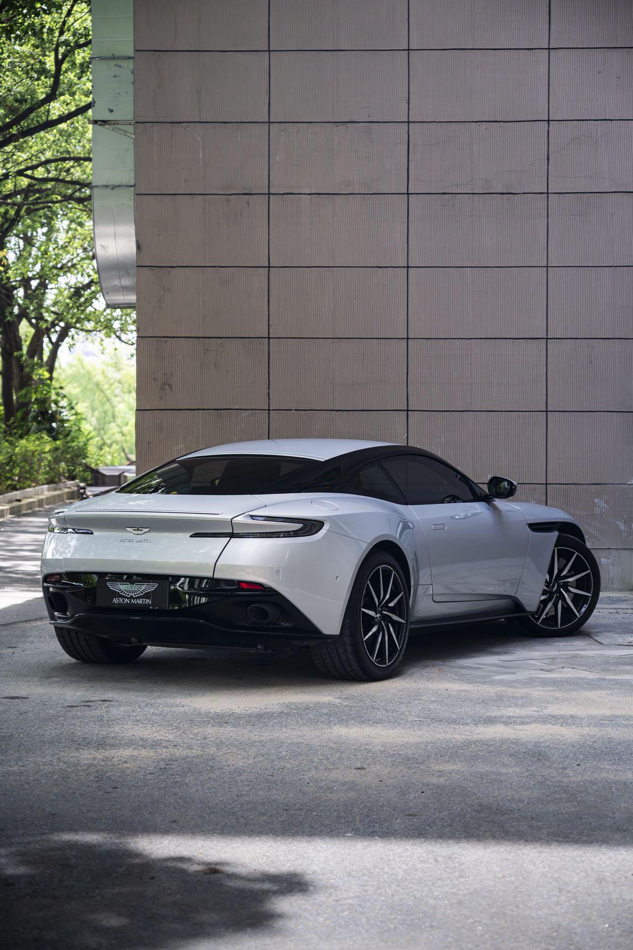 Aston Martin DB11 2019 thumb 4
