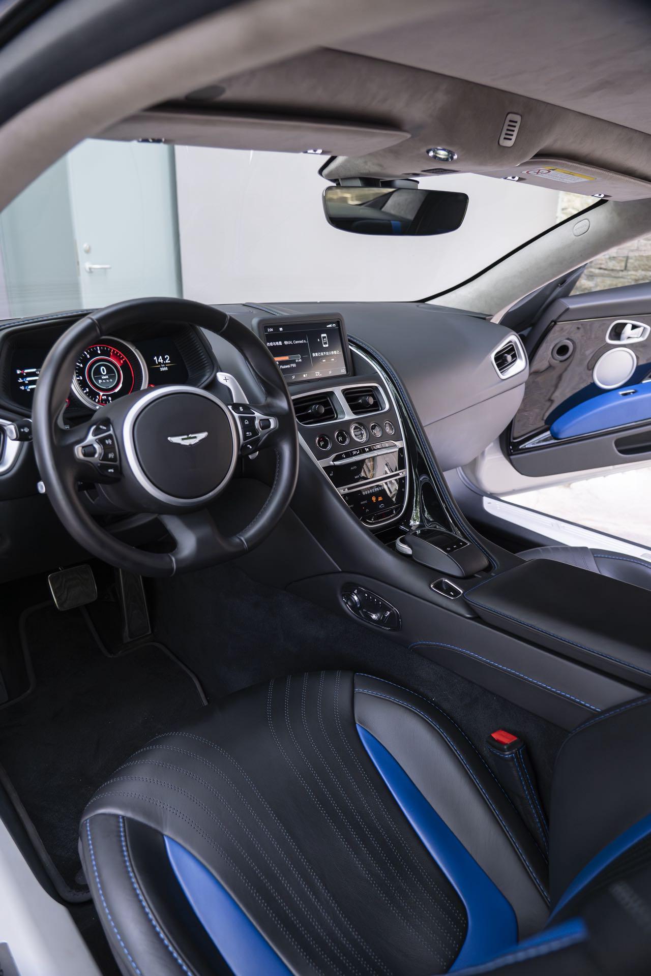 Aston Martin DB11 2019 thumb 5