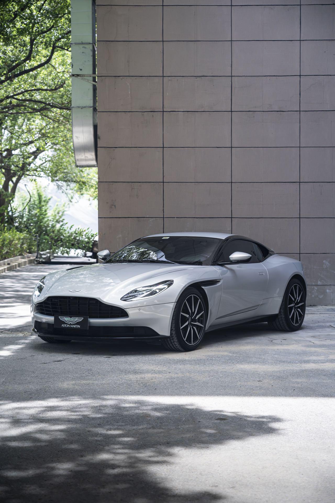 Aston Martin DB11 2019 thumb 7