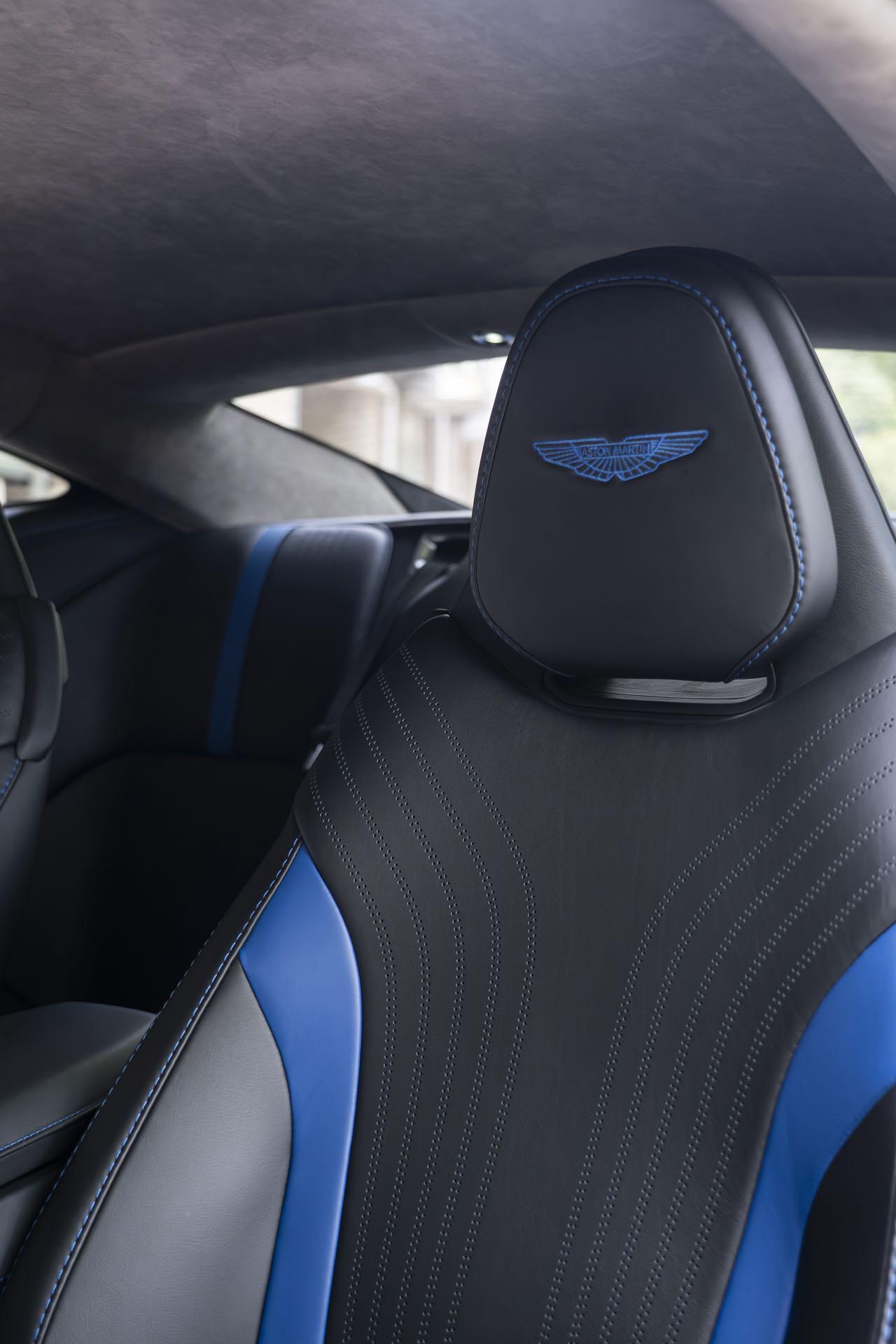 Aston Martin DB11 2019 thumb 11