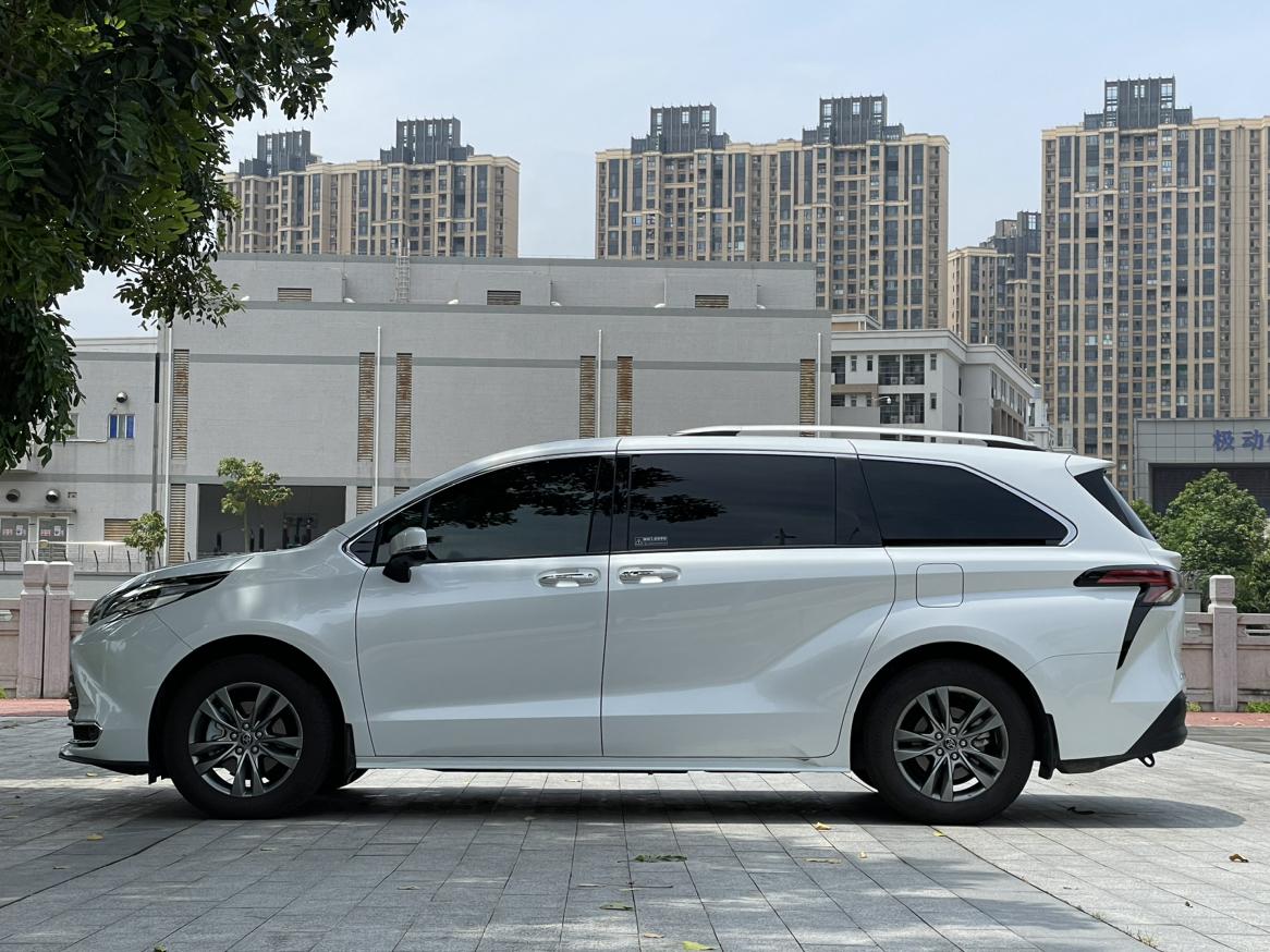 Toyota Sienna 2026 thumb 2