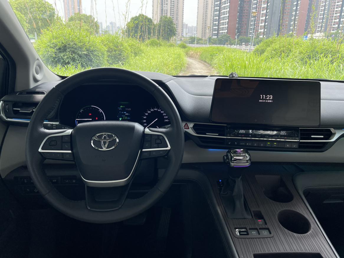 Toyota Sienna 2026 thumb 11