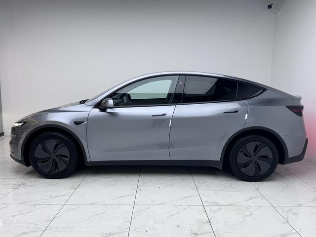 Tesla Model Y 2025 thumb 2