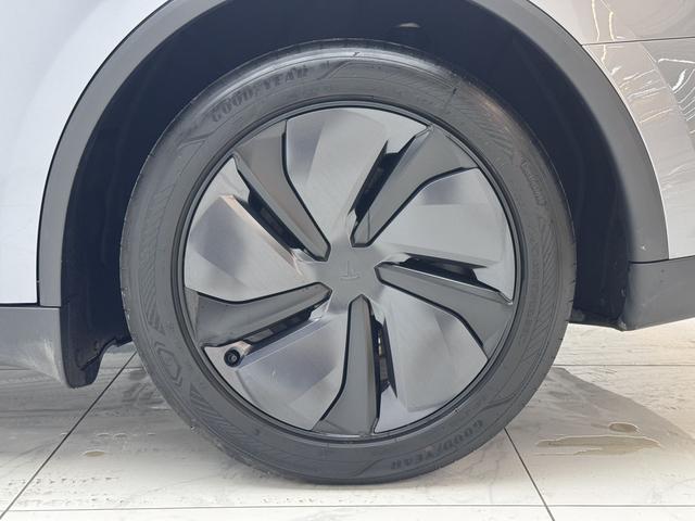 Tesla Model Y 2025 thumb 7