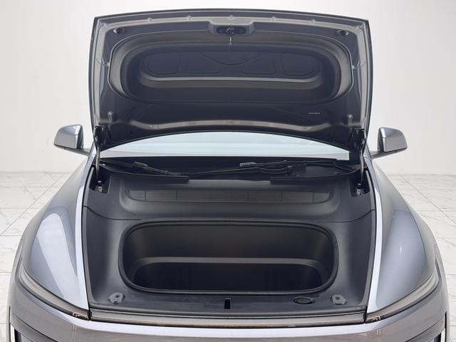 Tesla Model Y 2025 thumb 8