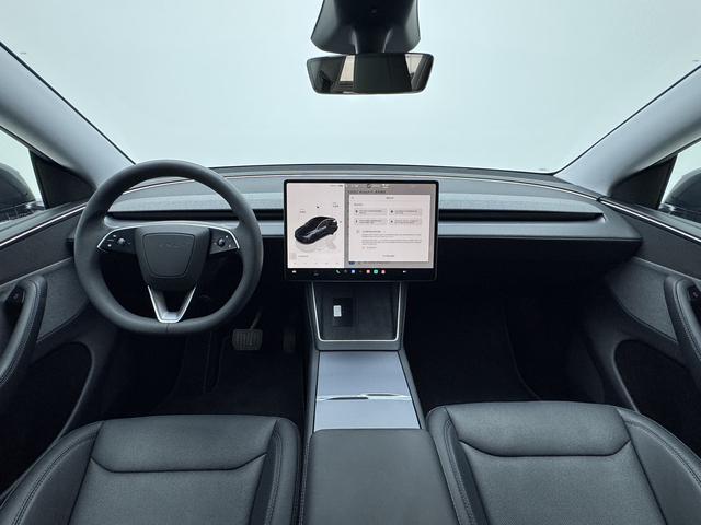 Tesla Model Y 2025 thumb 12