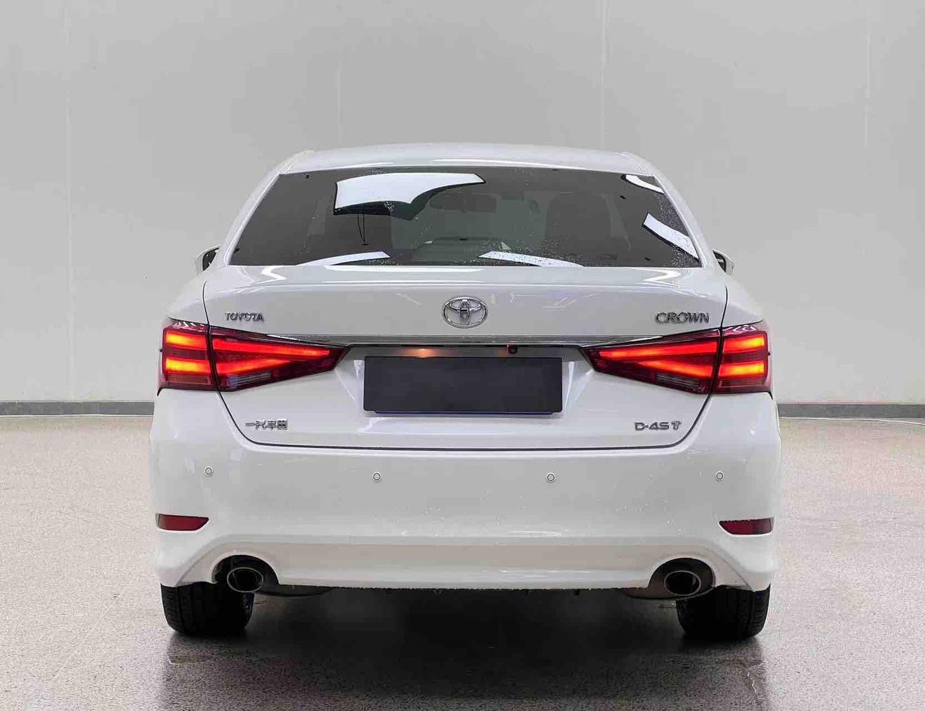 Toyota Crown 2018 thumb 4
