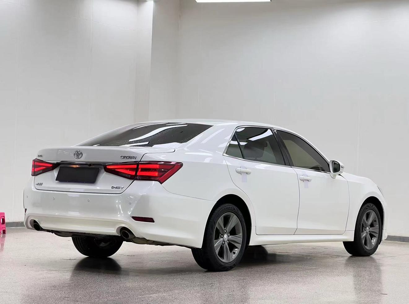 Toyota Crown 2018 thumb 5