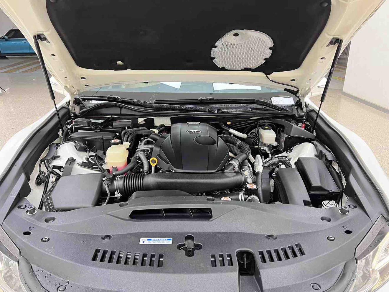 Toyota Crown 2018 thumb 6