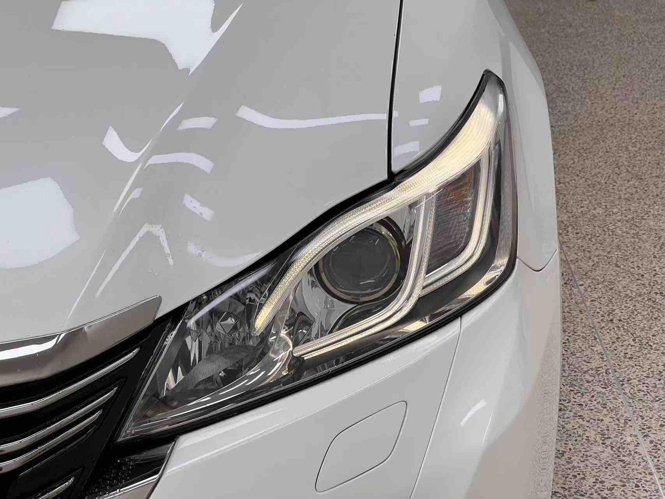 Toyota Crown 2018 thumb 7