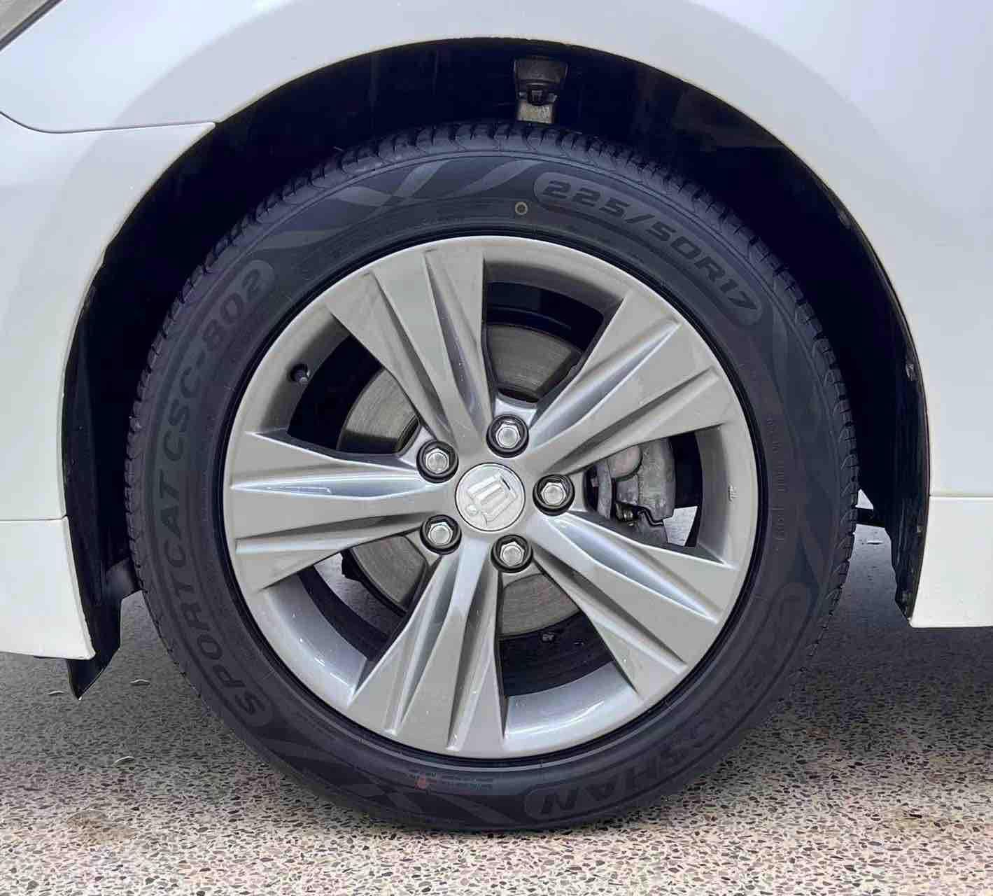 Toyota Crown 2018 thumb 12