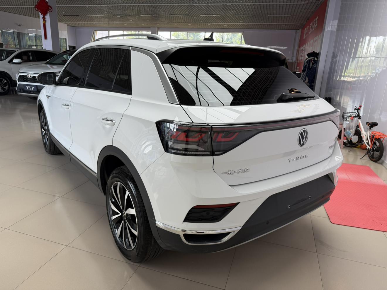 Volkswagen T-Roc 2023 thumb 2