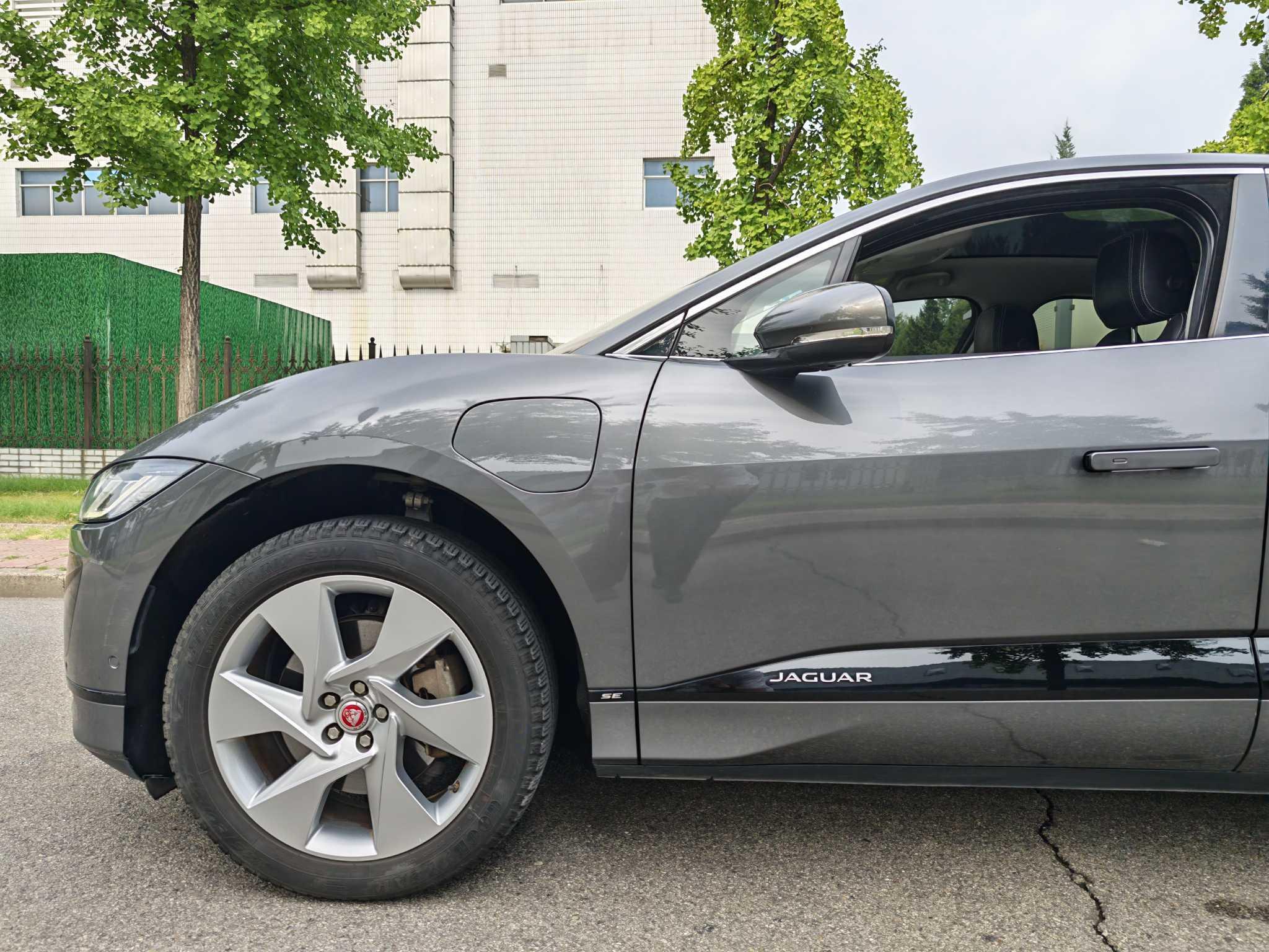 Jaguar I-Pace 2018 thumb 11