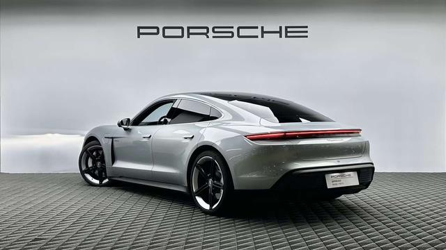 Porsche Taycan 2019 thumb 3