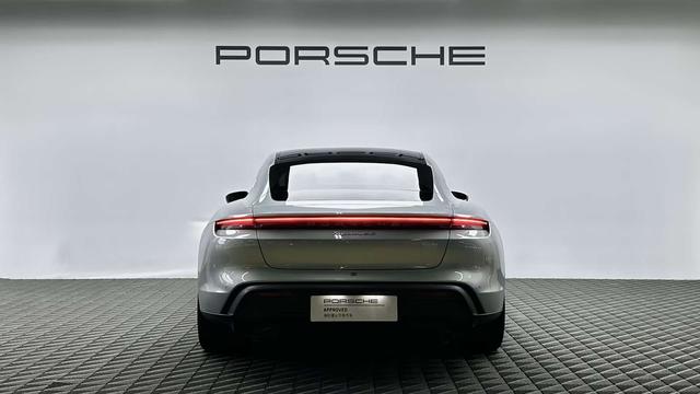 Porsche Taycan 2019 thumb 4