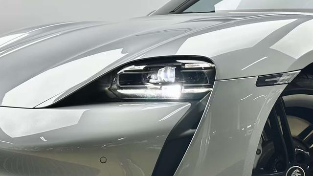 Porsche Taycan 2019 thumb 5